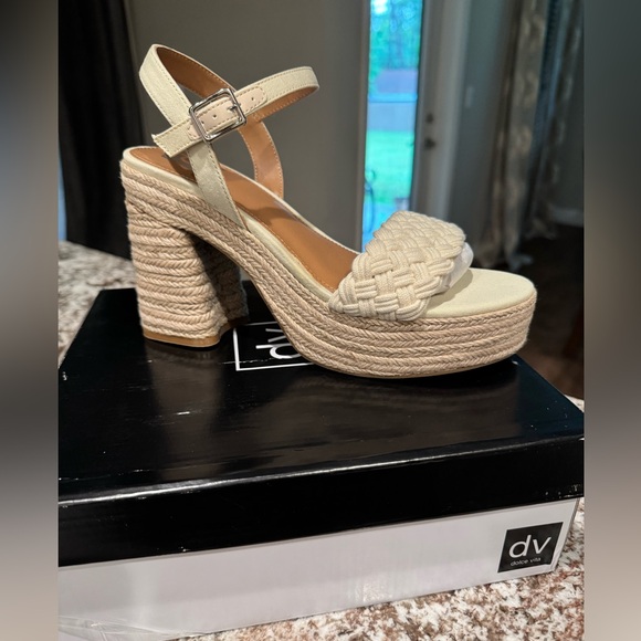 Dolce Vita Heels 🤍 - Picture 4 of 9